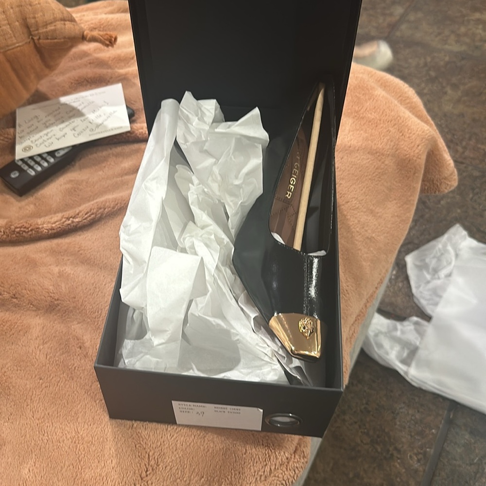Brand new never worn KURT GEIGER LONDON heel - Picture 3 of 5